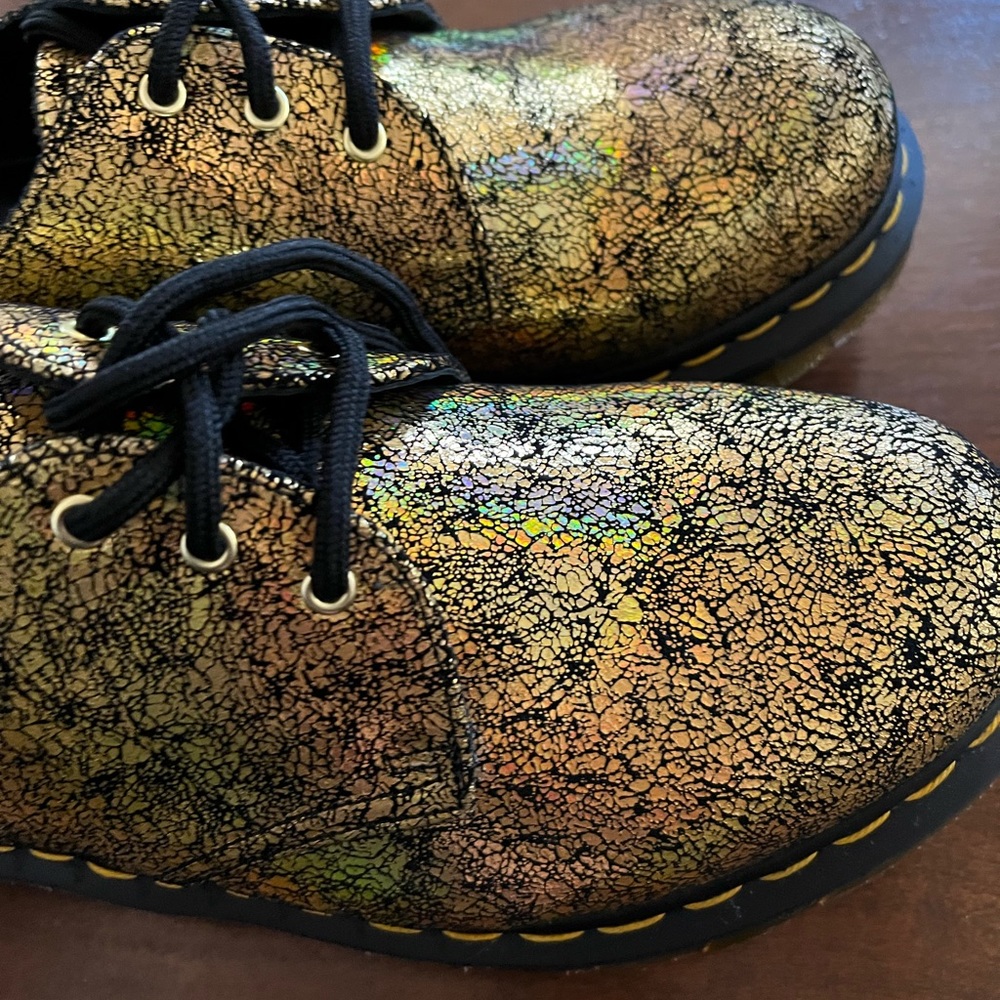 💥SOLD💥 Doc Marten Size 10 Gold Crackle